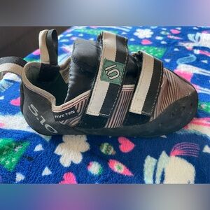 5.10 Blackwing Climbing Shoe